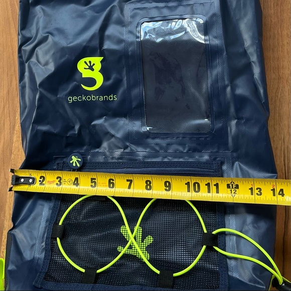 GeckoBrand Hydroner Outdoor 20L Waterproof Backpack for Hiking Extreme Sports - Picture 4 of 9